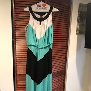 NWT- plus size maxi dress. 1X-Turquoise blck & wht